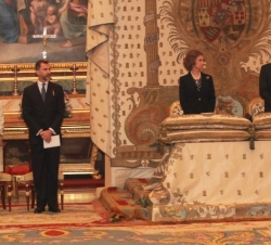 Sus Majestades los Reyes acompañados por Sus Altezas Reales los Príncipes de Asturias durante la misa